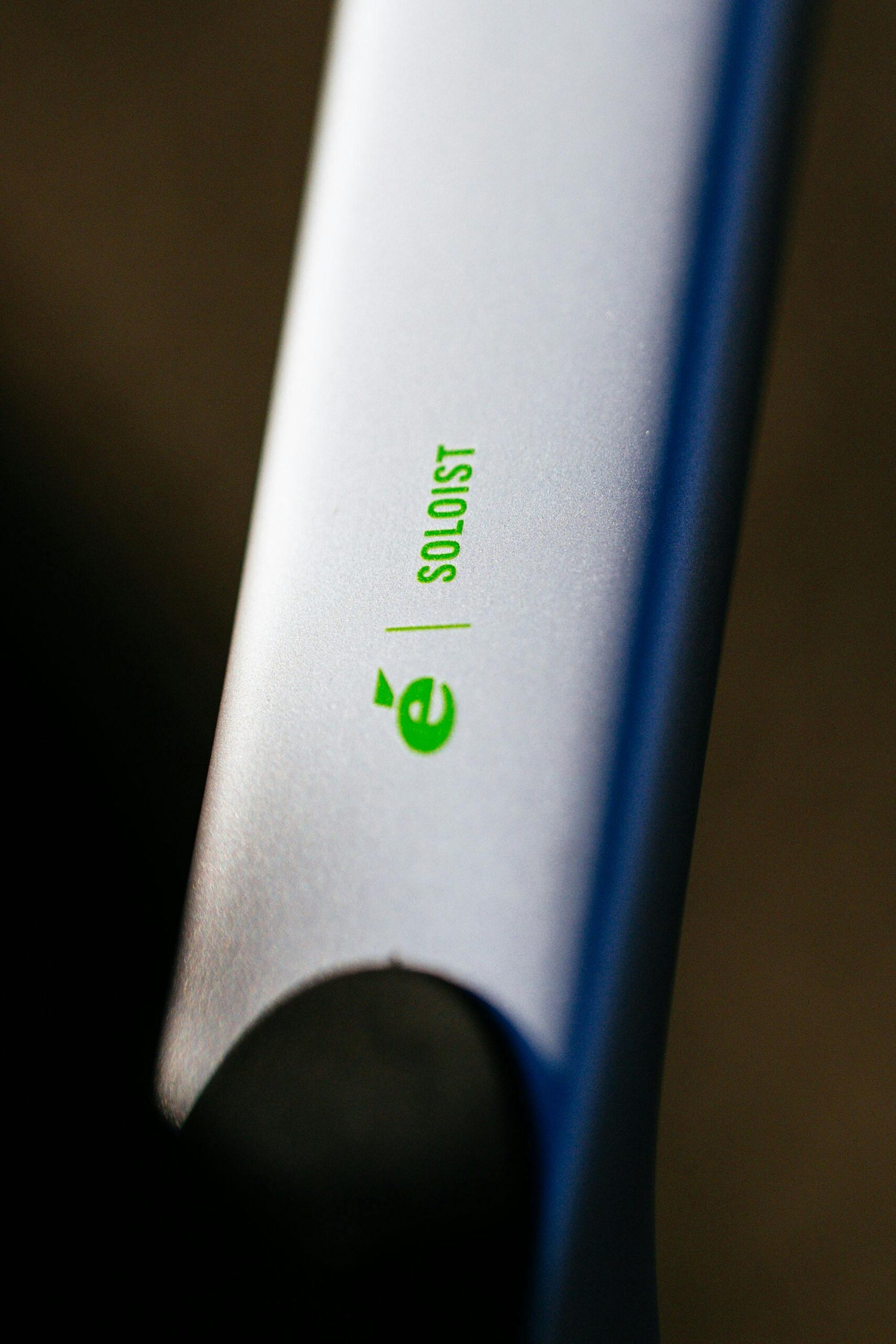 Cervélo Soloist 2025 Serpentine ezüst / zöld Országúti Kerékpár - Image 4