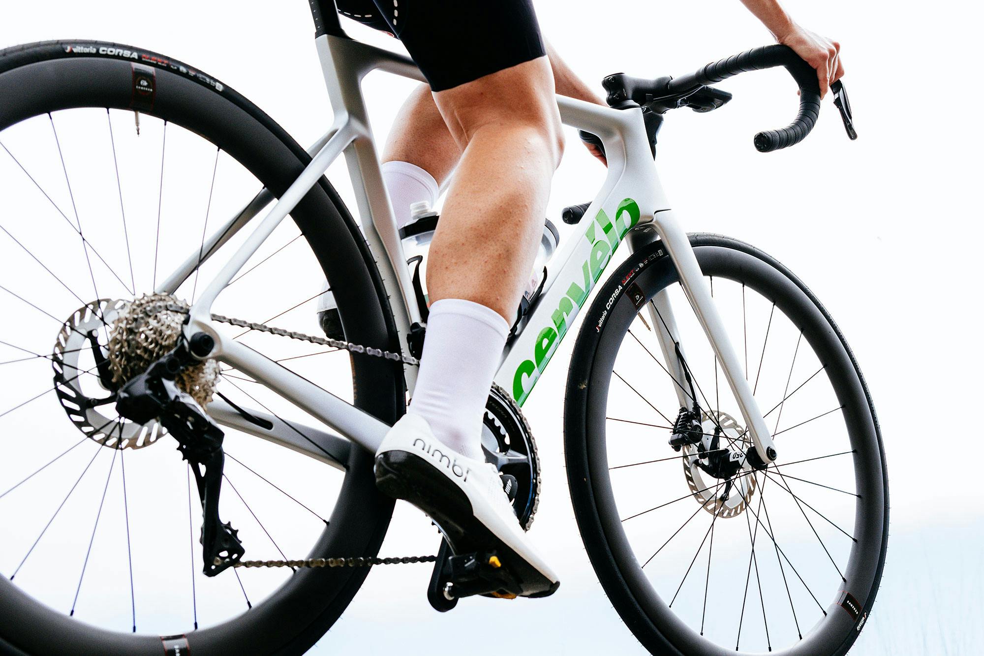 Cervélo Soloist 2025 Serpentine ezüst / zöld Országúti Kerékpár - Image 2