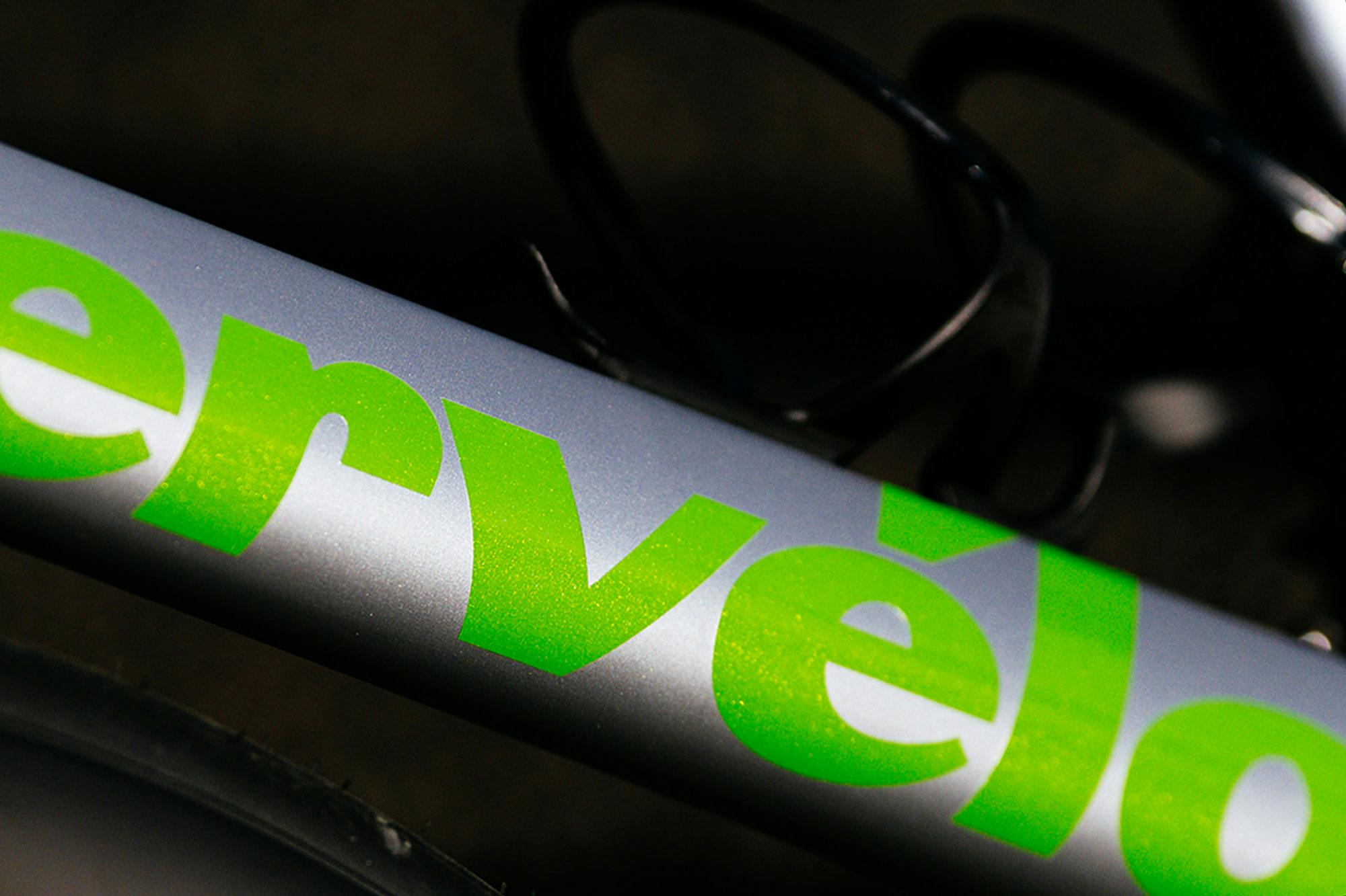 Cervélo Soloist 2025 Serpentine ezüst / zöld Országúti Kerékpár - Image 3