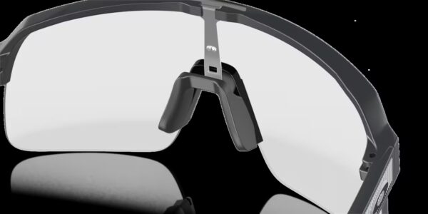 Oakley Sutro Lite Matte Carbon Clear Photochromic Kerékpáros Szemüveg - Image 5