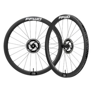 FFWD Tyro V3 Karbon kerékszett 45mm Shimano 11-12sp