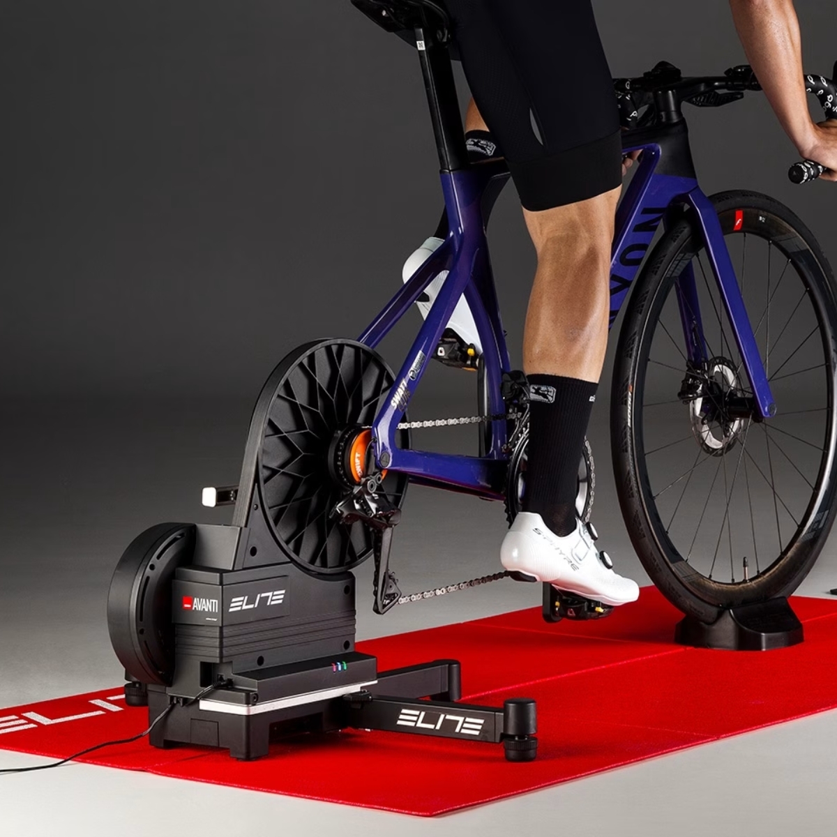 Elite AVANTI Zwift Cog and Click 1% (18%) okos görgő + KERÉKTARTÓ - 2. kép